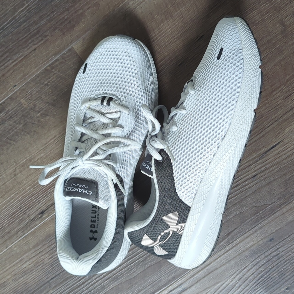 Under Armour women's sneakers size 9